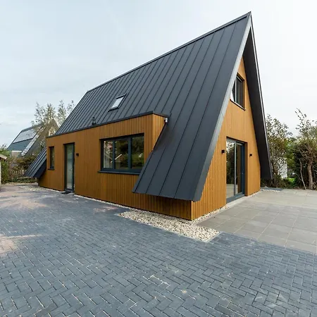 Seaside With Garden *